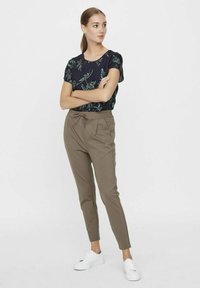 Vero Moda - VMEVA MR  STRING GA NOOS - Pantalon de survêtement - bungee cord Image miniature 1