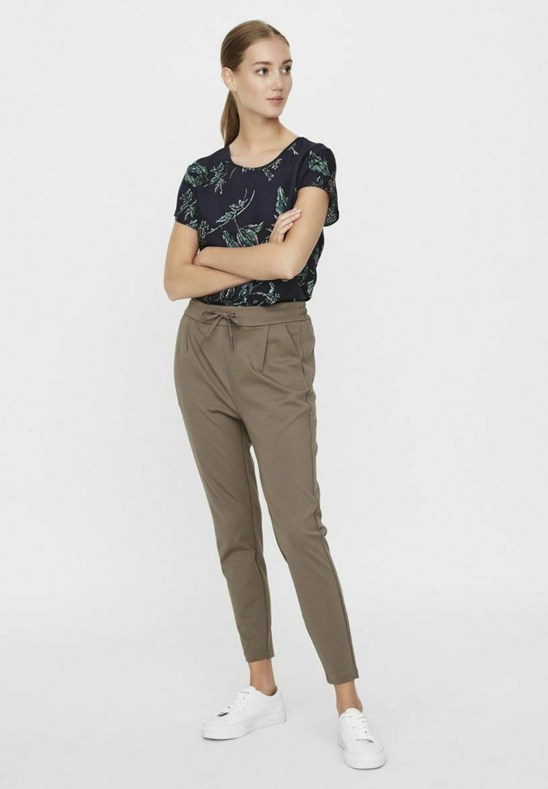 Vero Moda - VMEVA MR  STRING GA NOOS - Pantalon de survêtement - bungee cord, Agrandir