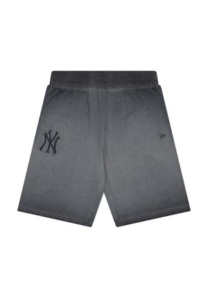 Shorts de survêtement gris charbon avec taille élastique, ornés d'un logo brodé des New York Yankees en noir sur la jambe gauche et d'un petit logo de la marque sur la droite.