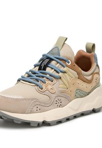 Béžové a pískové tenisky s kombinací semiše a síťoviny. Mají modrou šňůrku, texturovaný design a gumovou podrážku s dobrou přilnavostí.