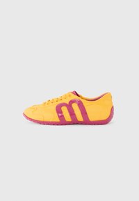 Unselected, pink/yellow