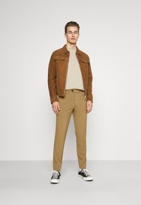 Lindbergh CLUB PANTS - Chinos - light brown