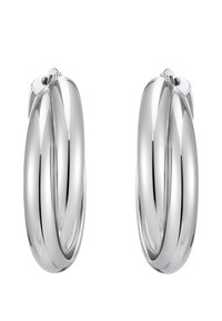 Créoles en argent poli avec un design torsadé, présentant une texture lisse et une fermeture à loquet sécurisée pour un port facile.