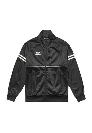 Veste en satin noir avec un col haut, fermeture éclair à l'avant, deux poches latérales et rayures blanches sur les épaules. Présente le logo Umbro sur la poitrine.