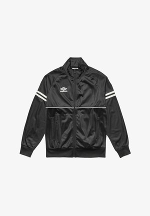 Mustat satiini takki, jossa on korkea kaulus, vetoketju edessä, kaksi sivutaskua ja valkoiset raidat olkapäillä. Rinnassa on Umbro-logo.