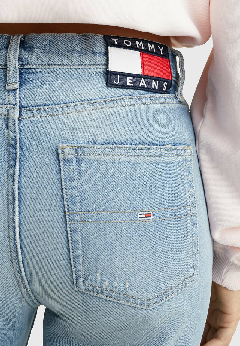 Jeans Tommy Hilfiger Femme Blanc - Coupe Harper High Rise Flare, Taille W26 L30, Neuf Avec étiquettes