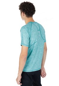 Herrarnas turkosa träningsskjorta, kortärmad, melerat material, figurnära design, med sömnadsdetaljer och en diskret logotyp på baksidan.