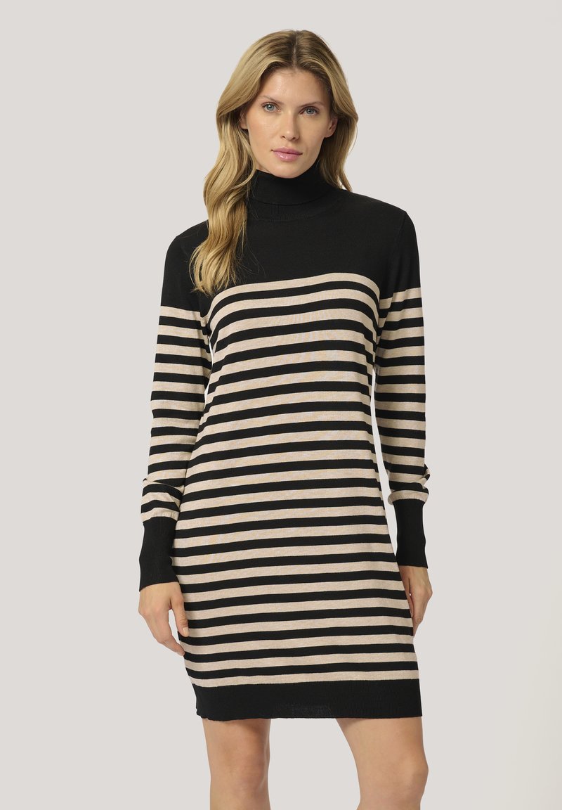 Abito a collo alto in maglia con strisce orizzontali nere e beige, maniche lunghe e vestibilità comoda, con polsini e orlo a costine.