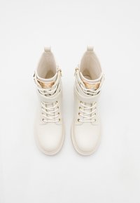 Guess Botines con plataforma - off-white