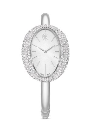 Montre ovale argentée avec une lunette ornée de cristaux et un cadran argenté texturé. Dispose d'aiguilles fines et d'un design minimaliste. Fabriquée en Suisse.