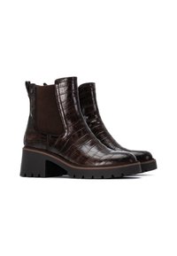 Botas de tobillo de cuero marrón con un patrón de cocodrilo, paneles laterales elásticos y una suela de goma negra gruesa. Presenta una lengüeta en la parte posterior.