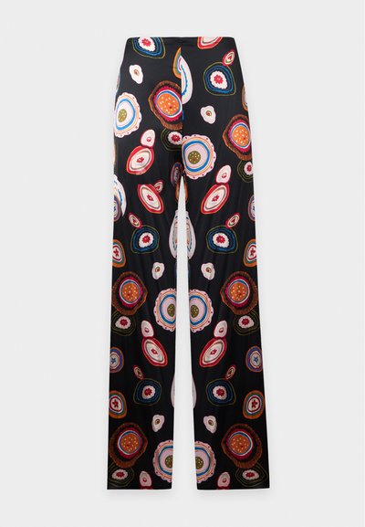 Pantalon noir à jambes larges avec des motifs circulaires et floraux colorés en orange, rouge, bleu, blanc et vert dispersés sur le tissu.