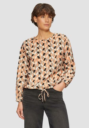 Lange mouwen geometrische blouse met een mix van perzik, grijs en zwart, voorzien van een elastische onderrand en een strikdetails.