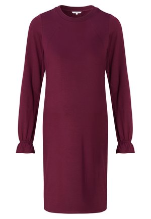 Bordeauxkleurige jurk met lange mouwen, geribbelde ronde halslijn en gatherdetail bij de polsen. Gemaakt van soepele, rekbare stof met een eenvoudig ontwerp.