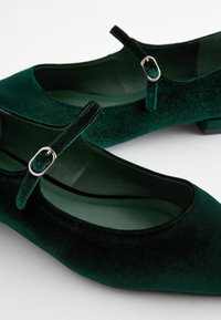 Next FOREVER COMFORT POINT MARY JANE - Baletkurpes ar siksniņu ap potīti - green velvet