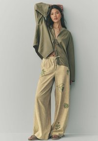 Next EMROIDERED  - Tygbyxor - sage green
