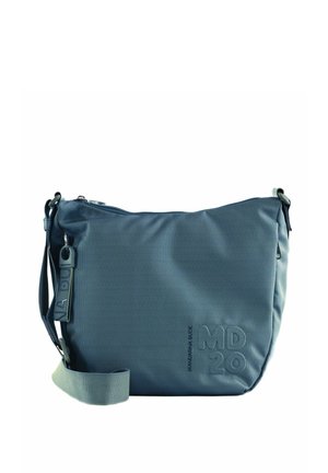 Petit sac bandoulière en tissu bleu avec bandoulière réglable, fermeture éclair et texte embossé "MD 20" sur le devant.