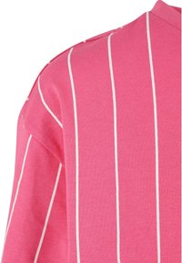 Karl Kani SMALL SIGNATURE ESSENTIAL STRIPE TEE - T-shirt print - pink