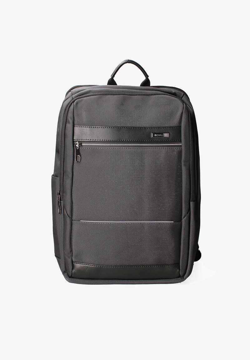 Zaino in tessuto grigio con superficie strutturata, dotato di una tasca frontale con zip, tasca laterale e una robusta maniglia superiore.