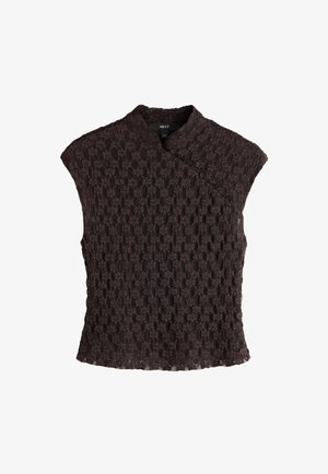 Ärmelloses dunkelbraunes strukturiertes Stricktop mit hohem Kragen und diagonaler Knopfleiste vorne oben.
