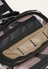 Brandit US COOPER EVERYDAYCARRY-SLING - Plecu soma - urban