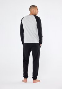 Pier One Pyjama - light grey/black