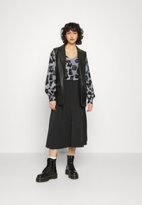 JDY JDYCOHEN - Blusa - oyster mushroom/black