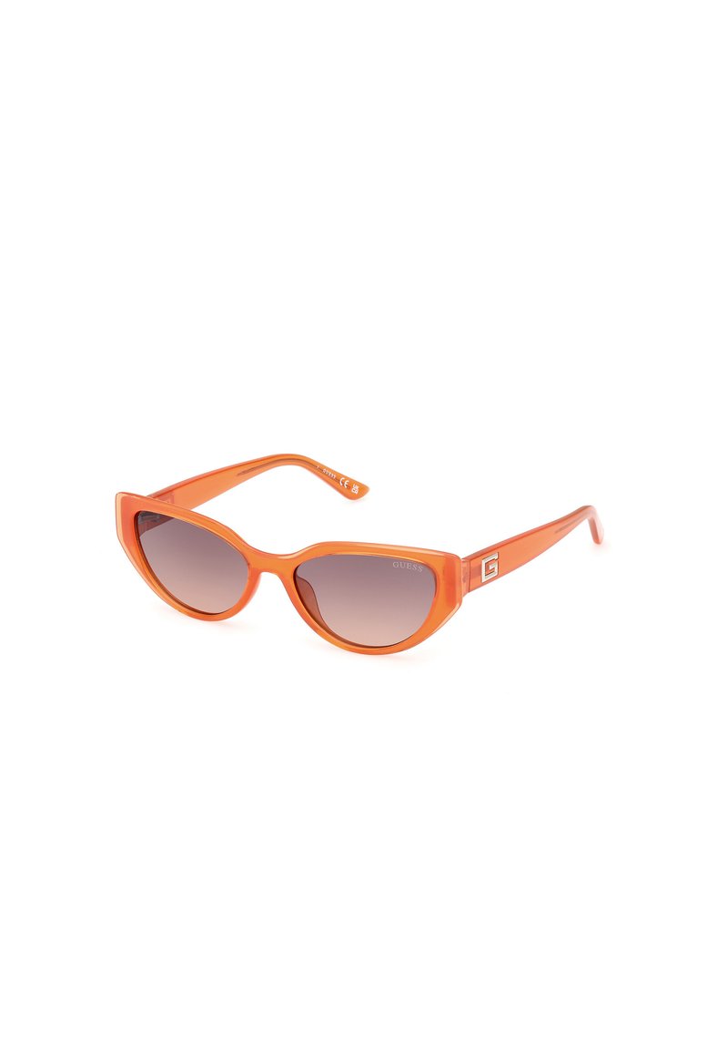 Gafas de sol en forma de ojo de gato de plástico naranja con lentes marrones degradados, que presentan un detalle del logo en las varillas y un acabado brillante y elegante.