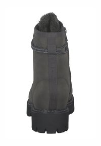 Graue Ankle Boots mit einer strukturierten Oberfläche, dicker schwarzer Sohle und einem weichen Innenfutter. Mit dekorativen Seilakzenten und einem seitlichen Reißverschluss.