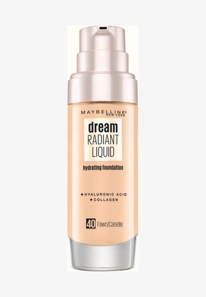 Maybelline Dream Radiant Liquid foundation i nyans 40 Fawn/Canelle; glasflaska med en silverpump, ljus persikofärg, märkt med återfuktande.