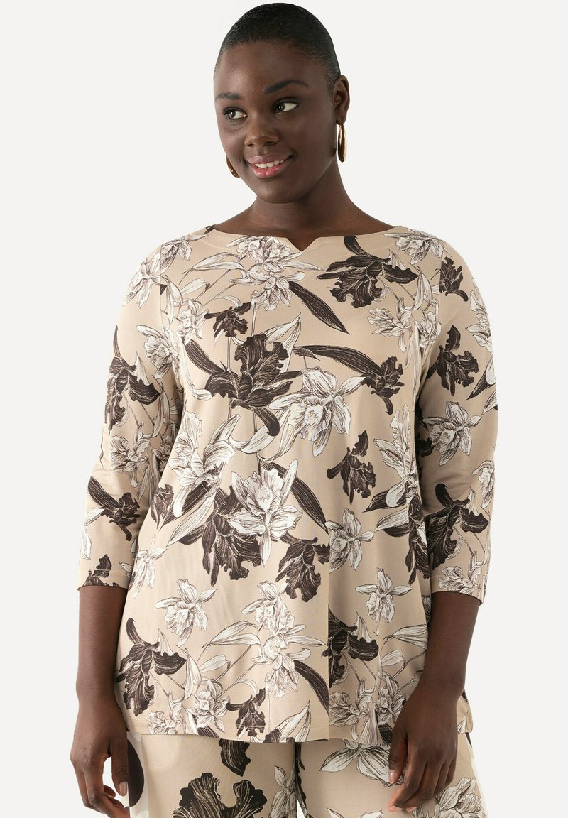 Ulla Popken FLORAL STRETCH FLIT WIDE NECK 3/4 SLEEVE - Blouse - beige
