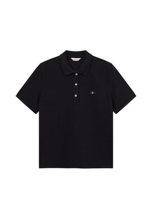 Sort kortærmet polo med krave og tre hvide knapper, med en lille broderet logo på venstre bryst.