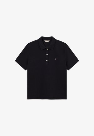 Czarna koszulka polo z krótkim rękawem, kołnierzykiem i trzema białymi guzikami, z małym haftowanym logo na lewym ramieniu.