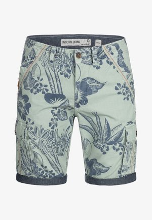 Lysegrønne cargo shorts med et blåt blomsterprint. Har denimmanchetter, sidelommer og en kontrasterende syning.