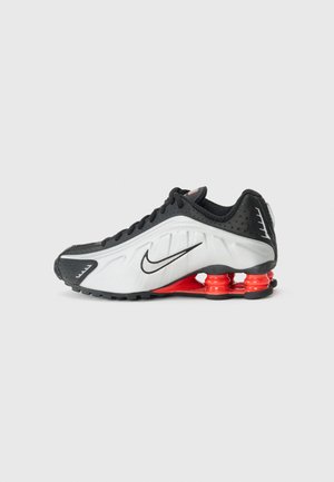 SHOX R4 - Trainers - black/metallic silver-coloured/crimson