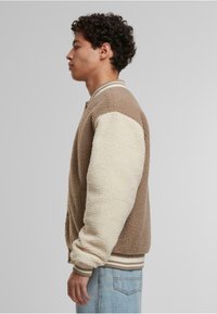 Urban Classics Fleecejakke - darktaupe