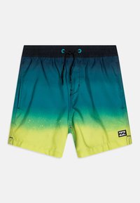 Zwemshorts voor heren van lichte stof, met een gradient van donker teal naar fel geel, voorzien van een zwarte trekkoord en logo patch.