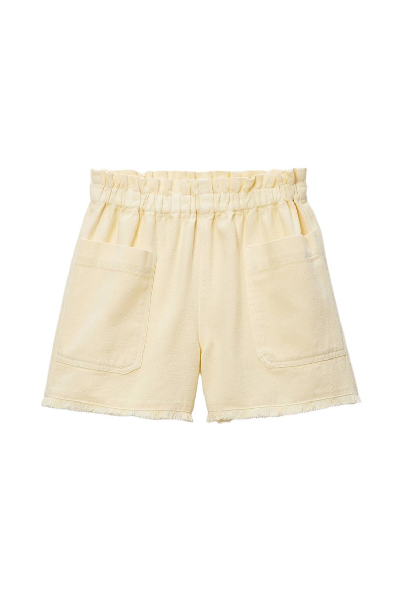 Shorts en coton jaunes avec une taille élastique, deux poches avant et un ourlet effiloché. Design simple avec une finition douce et texturée.