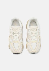 New Balance 9060 UNISEX - Tossud - sea salt