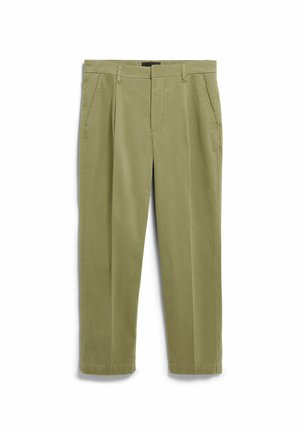 Lichtgroene katoenen broek met een rechte pijp, zijzakken en een platte voorkant zonder zichtbare sluiting.