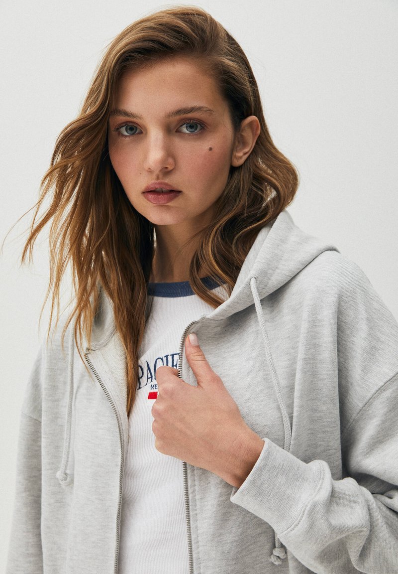Damen Sweatshirts | PULL&BEAR Sweatjacke light grey/hellgrau - EL45675 Damen Sweatshirts | PULL&BEAR Sweatjacke light grey/hellgrau - EL45675