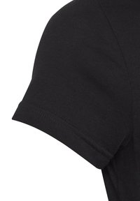 T-shirt nero in cotone con collo a costine e maniche corte. Texture liscia con orlo pulito e minimo dettaglio di cucitura.