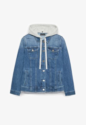 Jachetă de blugi albastră cu nasturi în față, două buzunare la piept, buzunare laterale și glugă gri deschis atașată cu șnururi.