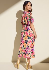 Myleene Klass FLORAL TEA - REGULAR FIT - Džersejové šaty - pink