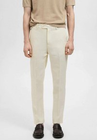 Mango AMALFIC - Tygbyxor - off-white