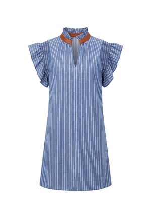 Blauw-witte, verticaal gestreepte mouwloze jurk met gerimpelde randen, gesmockte mouwen en een opstaande kraag met bruine leren afwerking.