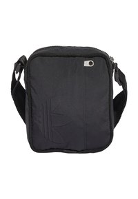 Bolso cruzado de nylon negro con cierre de cremallera, que presenta un sutil logo embossado, correa ajustable y forma rectangular.
