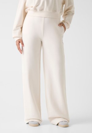 - Spodnie treningowe