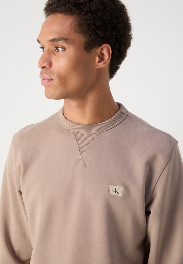 LABEL CREW NECK - Sweatshirt - taupe gray2