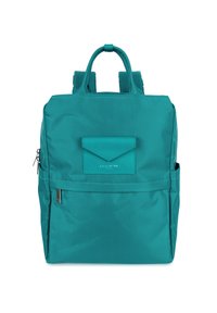 Sac à dos en nylon teal avec bretelles doubles, poigné supérieure, poche frontale à rabat et poche latérale zippée. Texture lisse et design épuré.